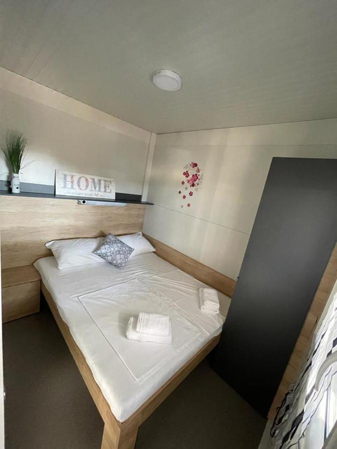 H&S Mobile Home Privlaka  Exterior photo